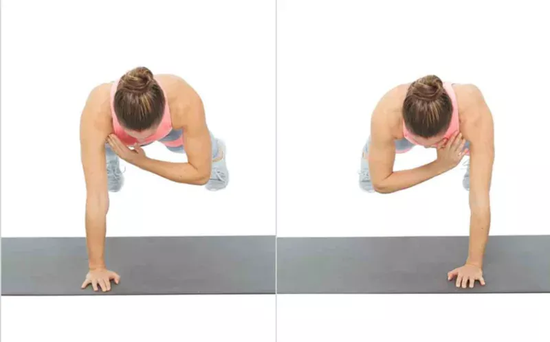 Khi plank chạm vai, nên thực hiện chậm, siết bụng và hạn chế lắc hông.